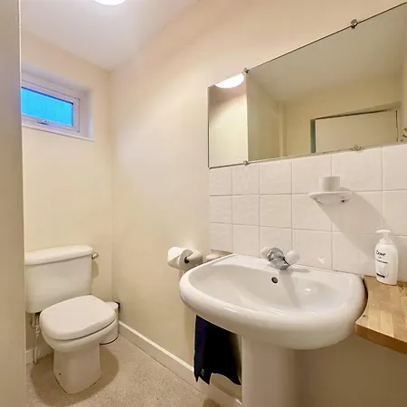 Semesterbostad New Tower House - At 10 Pear Tree Court With Parking