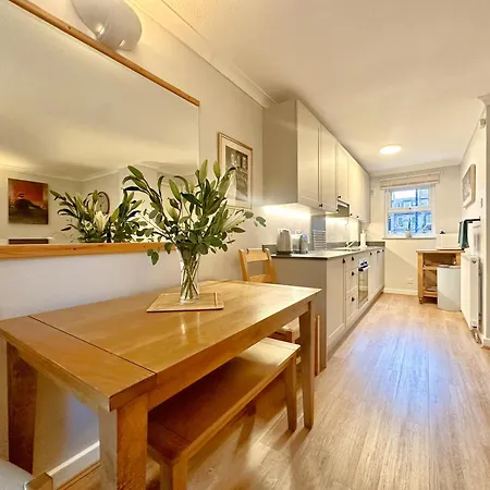 Semesterbostad New Tower House - At 10 Pear Tree Court With Parking