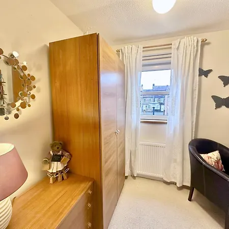 New Tower House - At 10 Pear Tree Court With Parking Holiday home *