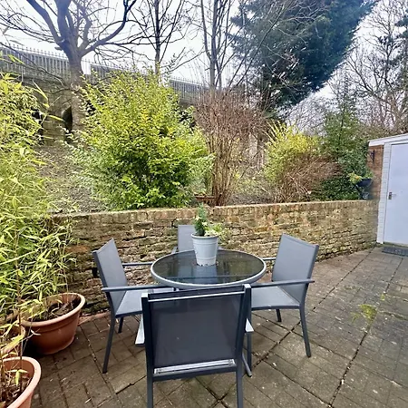 New Tower House - At 10 Pear Tree Court With Parking Holiday home York