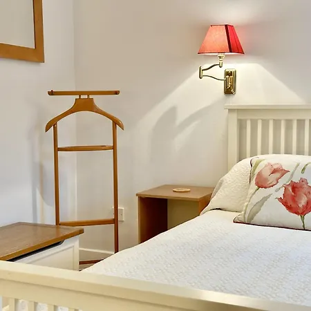 New Tower House - At 10 Pear Tree Court With Parking * York