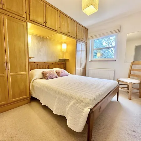 New Tower House - At 10 Pear Tree Court With Parking Semesterbostad *