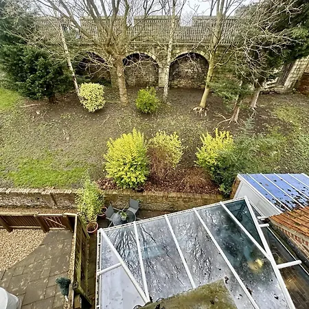 Semesterbostad New Tower House - At 10 Pear Tree Court With Parking *