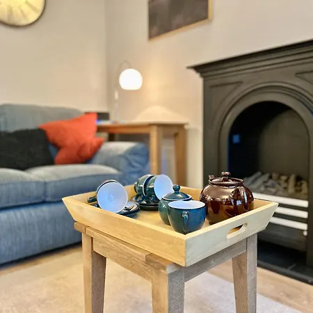 New Tower House - At 10 Pear Tree Court With Parking York