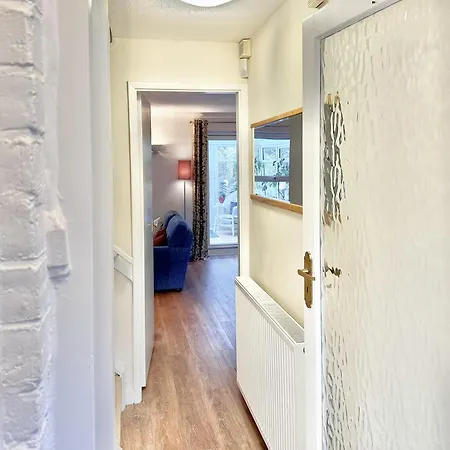 New Tower House - At 10 Pear Tree Court With Parking Semesterbostad