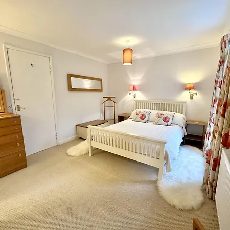 New Tower House - At 10 Pear Tree Court With Parking Semesterbostad *