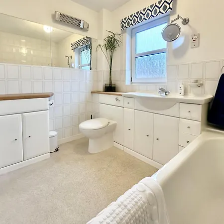 New Tower House - At 10 Pear Tree Court With Parking * York