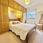New Tower House - At 10 Pear Tree Court With Parking 度假居 *