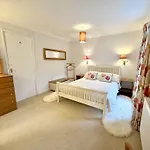 New Tower House - At 10 Pear Tree Court With Parking 度假居 *