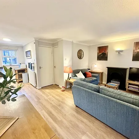 Tatil Evi New Tower House - At 10 Pear Tree Court With Parking *