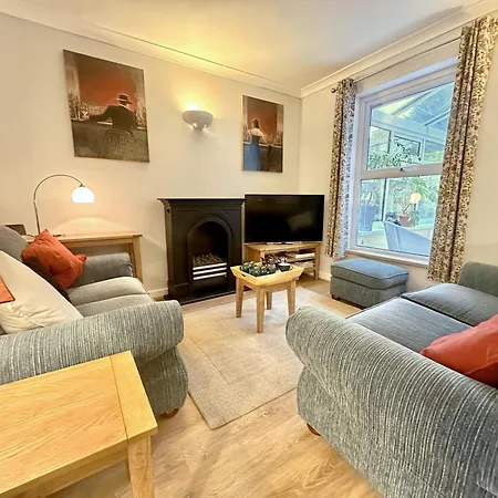 New Tower House - At 10 Pear Tree Court With Parking 度假居