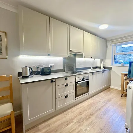 New Tower House - At 10 Pear Tree Court With Parking York